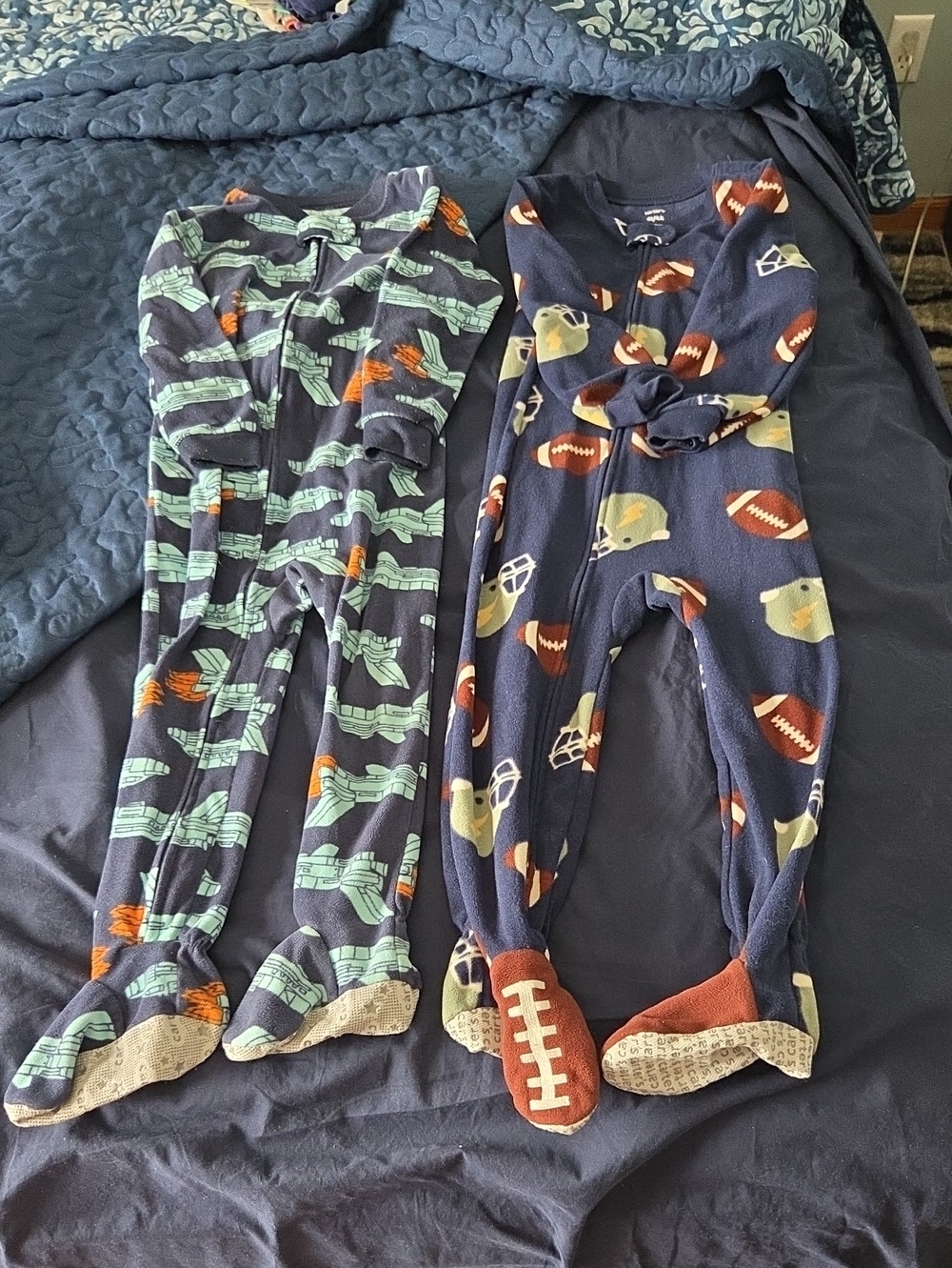 Carter's Navy Football & Rocket Fleece Footed Pajamas- Set of 2 Size 4t, Kids